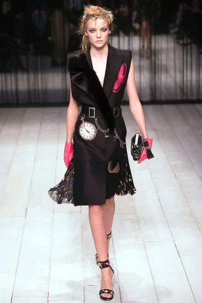 Look 3